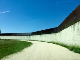 "border-wall"